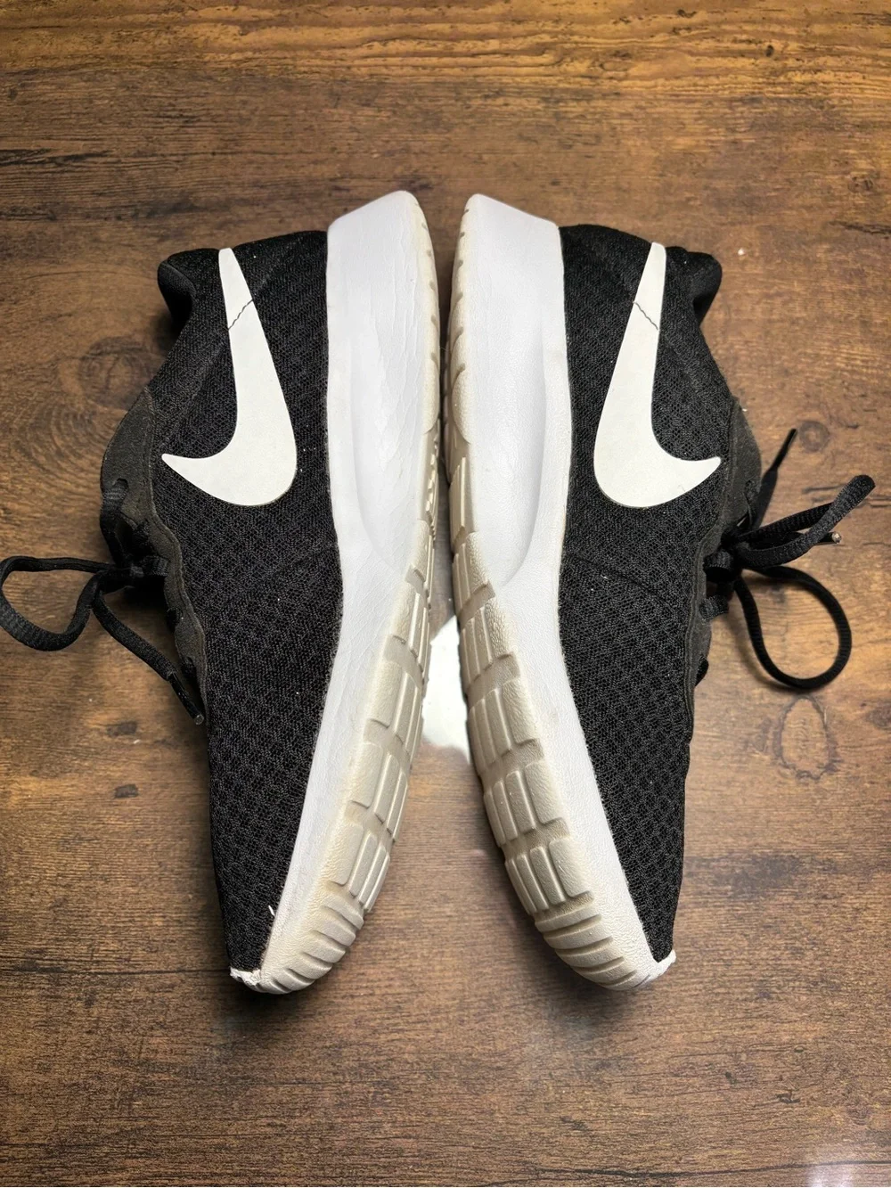 Nike Women’s Black and White Mesh Running Sneakers Sz 7